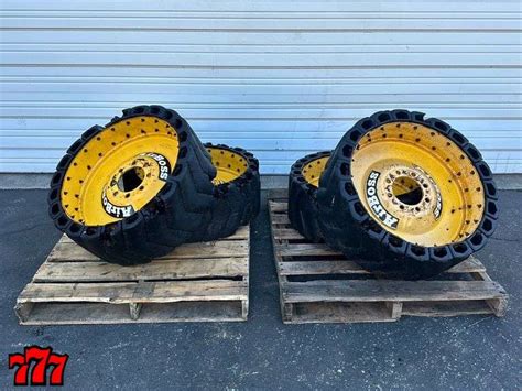 http www.usa-dealer.net 4-skid-steer-airboss-tires-and-rims _p_5487.html|airboss tires.